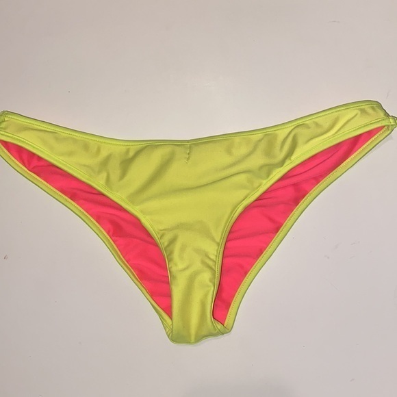 Beach Bunny Lunar Bikini Set size medium - Picture 12 of 16